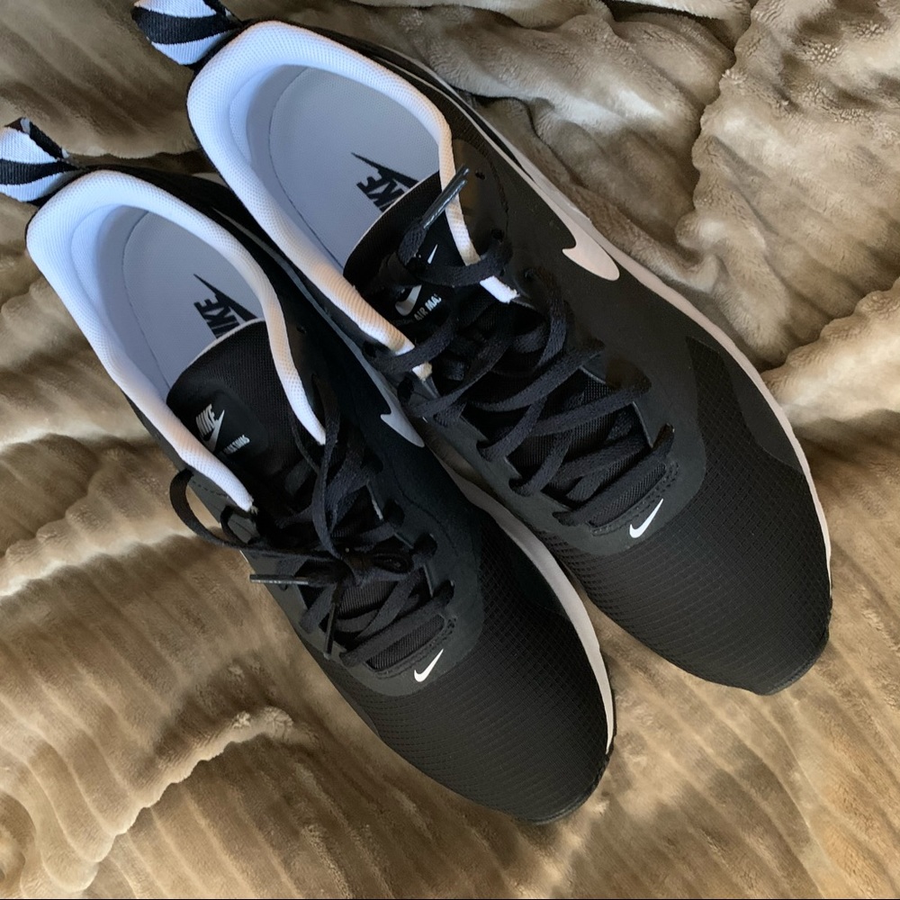 NIKE AIR MAX TAVAS